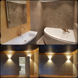 Fugenloses Bad und Imitationsmalerei in einer Villa